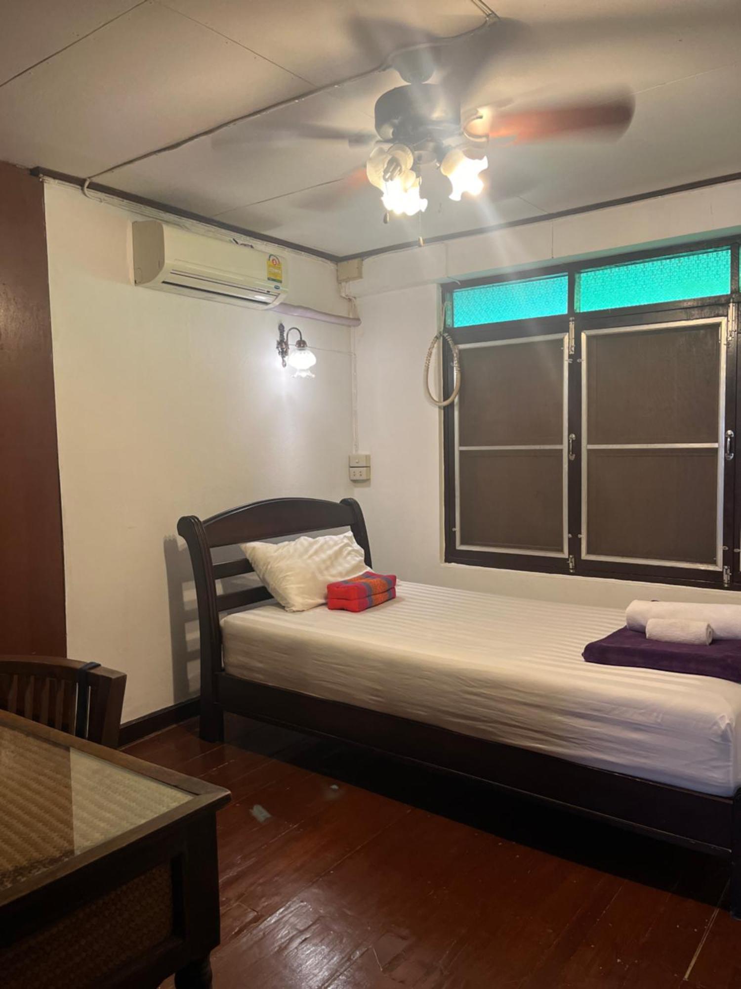 Tata Guesthouse Chiang Mai Exterior photo
