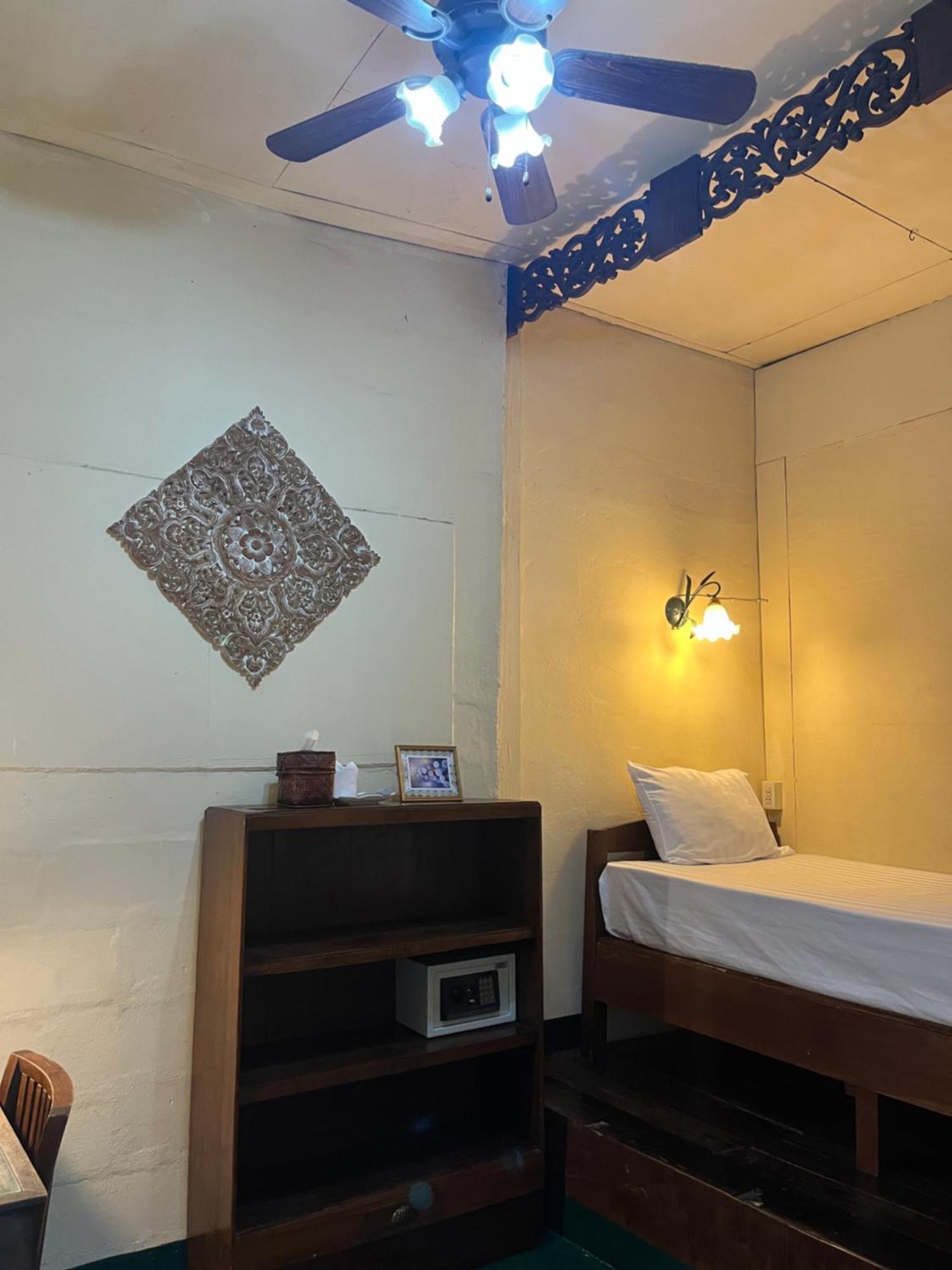 Tata Guesthouse Chiang Mai Exterior photo